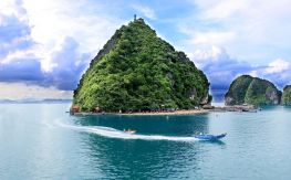 Ha Long Bay - Bai Tu Long Bay - Private Tour